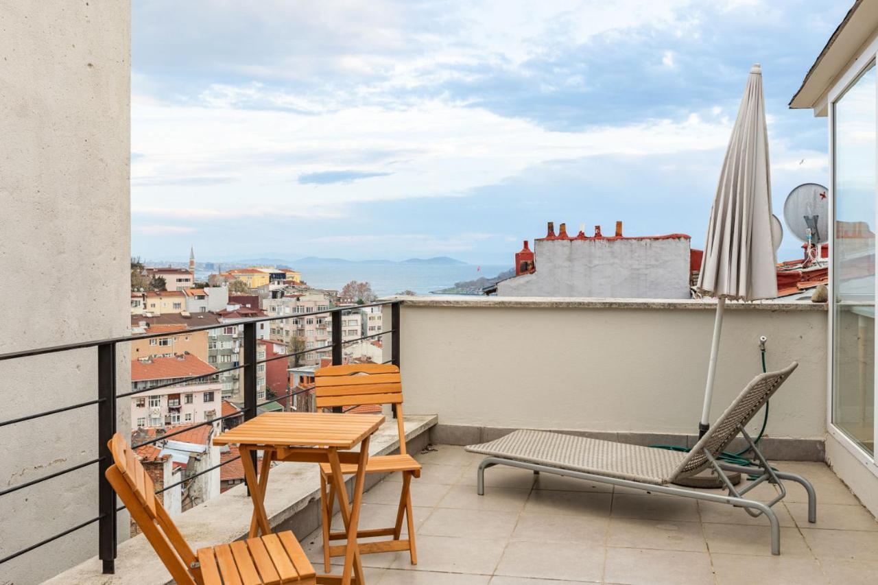 Mesmerizing Flat With Bosphorus View In Beyoglu Lägenhet Istanbul Exteriör bild
