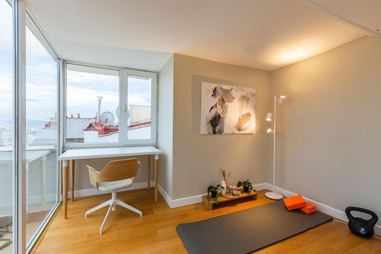 Mesmerizing Flat With Bosphorus View In Beyoglu Lägenhet Istanbul Exteriör bild